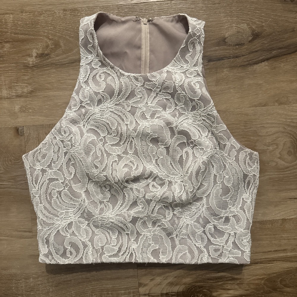 Lace Fitted Sleeveless Top with Zip Back Size 0 Cropped Tank White And Tan
